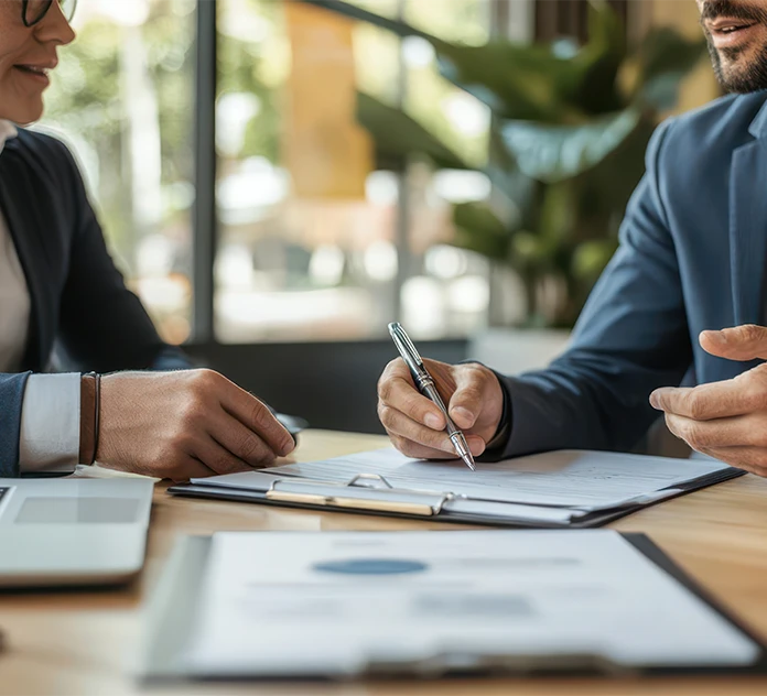 Découvrez les détails de notre assurance rc pro promoteur, marchand de biens et lotisseur - ETIK Assurance.