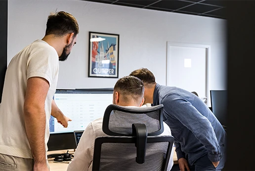 Rédaction et publication de guides pratiques et contenus pédagogiques sur l’assurance professionnelle.