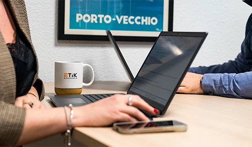 Signez votre contrat en ligne et obtenez votre attestation d'assurance sous 24h.